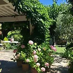 Дом отдыха Charming Provencal Mas With Amazing Sea View And Pool Сен-Тропе