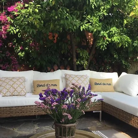 Дом отдыха Charming Provencal Mas With Amazing Sea View And Pool