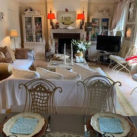 بيت للعطل Charming Provencal Mas With Amazing Sea View And Pool سان تروبيه